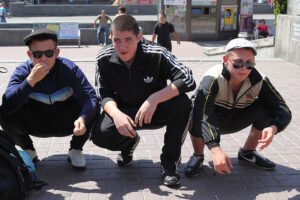 Mengenal Estetika Gopnik dan Tren Streetwear Tracksuit di Rusia: