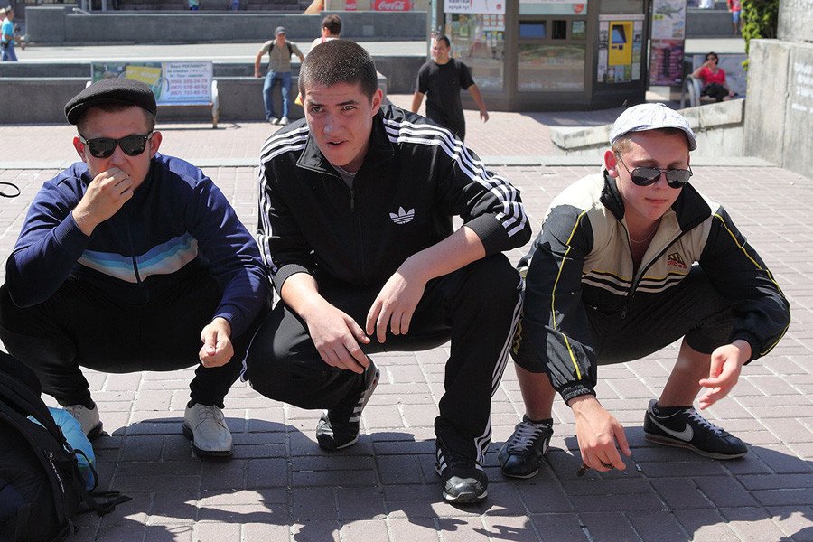 Mengenal Estetika Gopnik dan Tren Streetwear Tracksuit di Rusia: