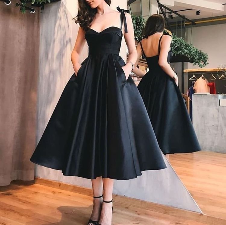 Panduan Memilih Gaun Cocktail untuk Acara Semi Formal Malam: